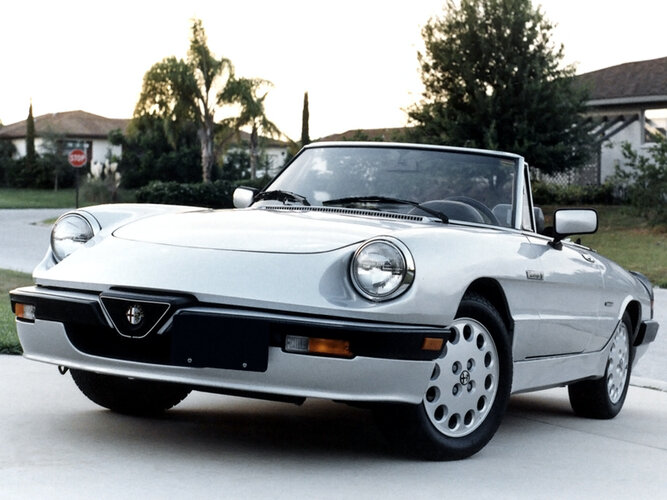 Alfa Romeo Spider Quadrifoglio -1986-90.jpg