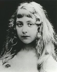 220px-Agatha_Christie_as_a_child_No_1.jpg