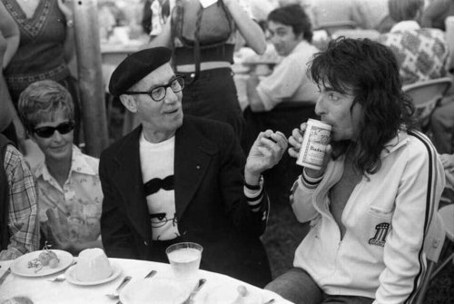 Groucho Marx with Alice Cooper at   the O’Neill family’s Rancho Mission Viejo ranch  1974.jpg