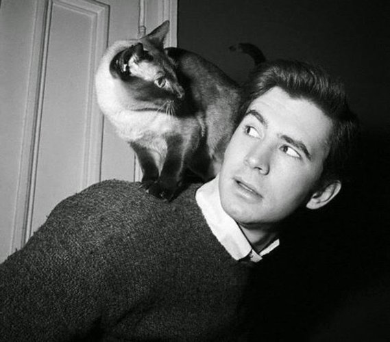 Interesting Vintage Photos of Classic Movie Stars Spending Time With Their Pets (6).jpg