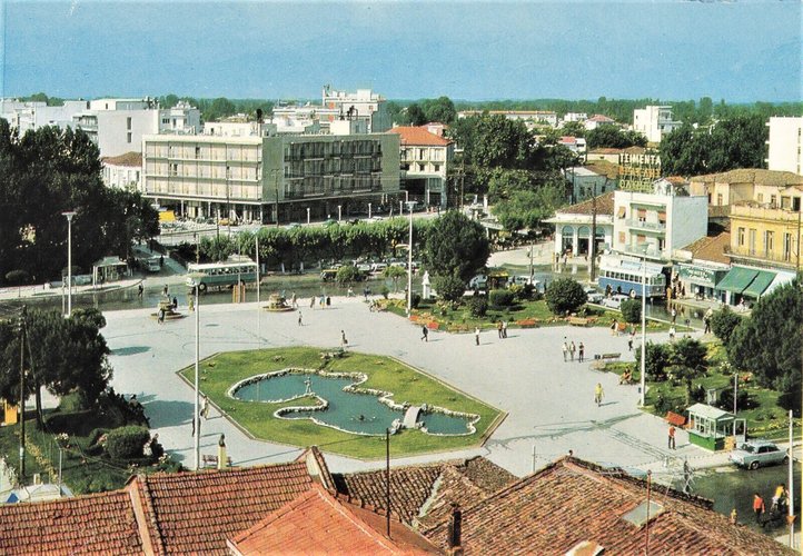 Τρίκαλα κεντρική πλατεία 1971.jpg