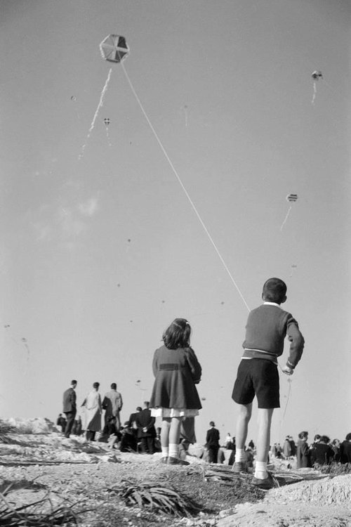 Καθαρά Δευτέρα Αθήνα 1950 Κώστας Μπαλάφας.jpg