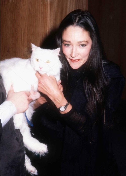 beverly-hills-ca-december-21-actress-olivia-hussey-attends-the-shakespeare-the-animated-tales-...jpg