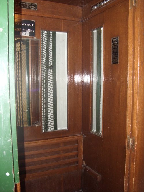 Voukourestiou19b (600x800).jpg