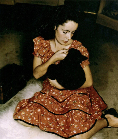 actress-with-cats-7.jpg