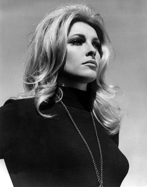 Sharon Tate (1).jpg