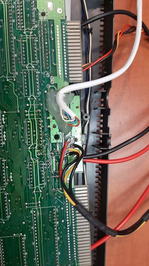 01-Pick_RGBS_&_5v-12v_From_CPC6128's_Motherboard.jpg
