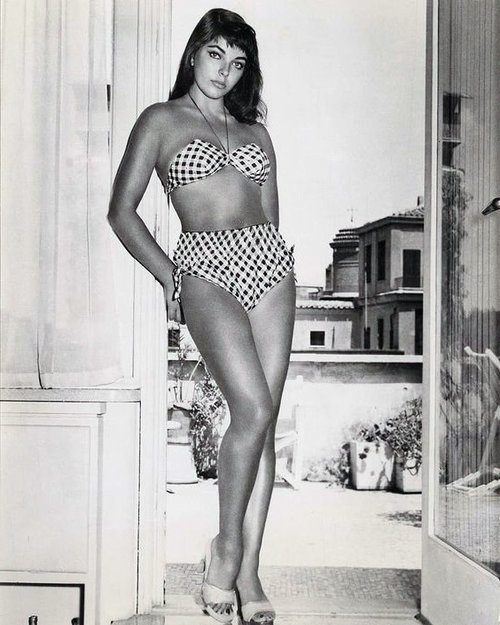 joan collins 1955.jpg