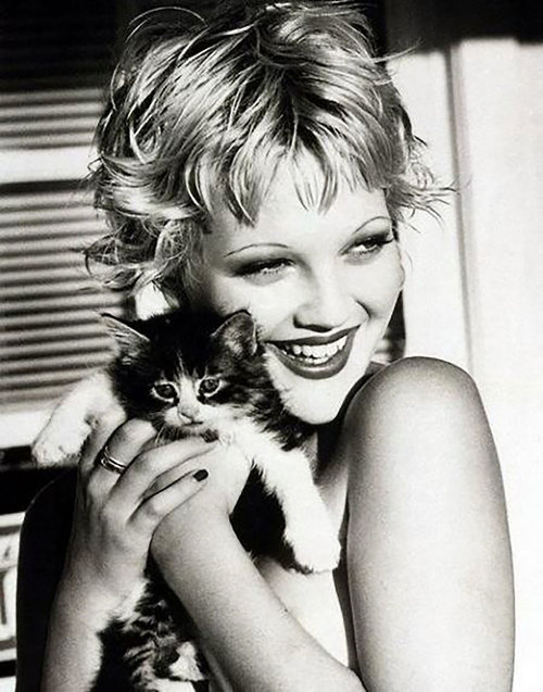 Famous-people-and-their-cats-5989488693321__700.jpg