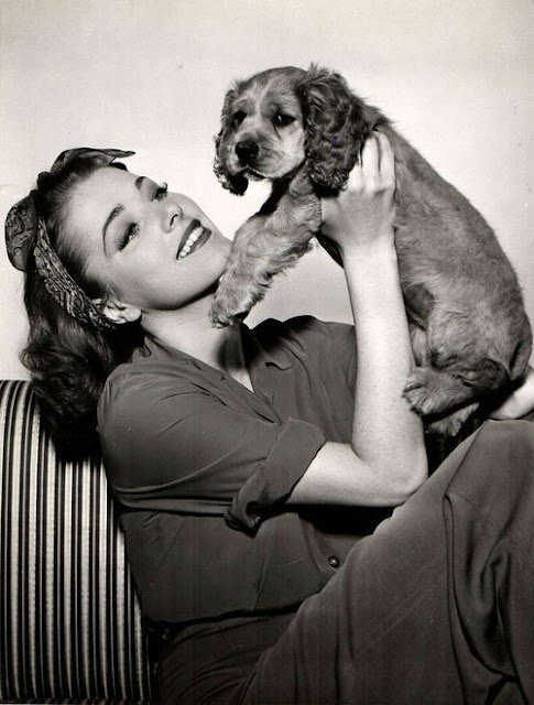 Interesting Vintage Photos of Classic Movie Stars Spending Time With Their Pets (16).jpg