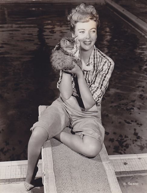 Interesting Vintage Photos of Classic Movie Stars Spending Time With Their Pets (26).jpg