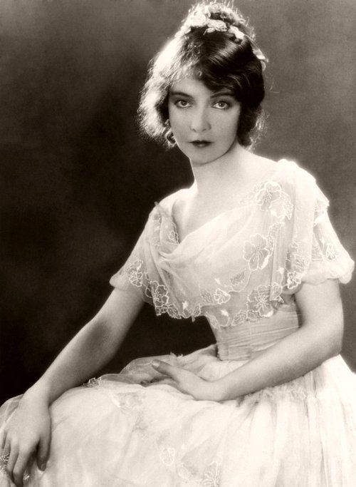 vintage-portraits-of-lillian-gish-in-the-1920s-08.jpg