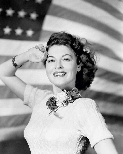 Ava Gardner (1).jpg