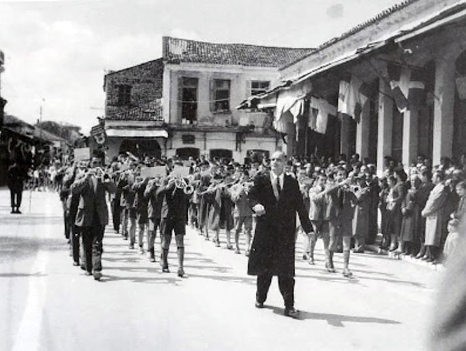 Παρέλαση Άρτα 1955.jpg