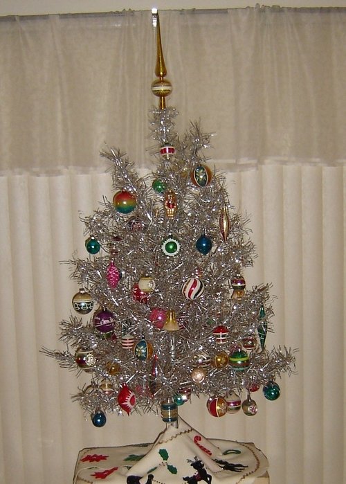 783ab3f3669927cd3792d618ac42226d--silver-christmas-tree-vintage-christmas-trees.jpg