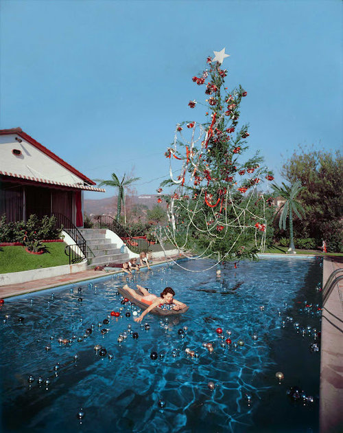 slim-aarons-christmas-swim-1954.jpg