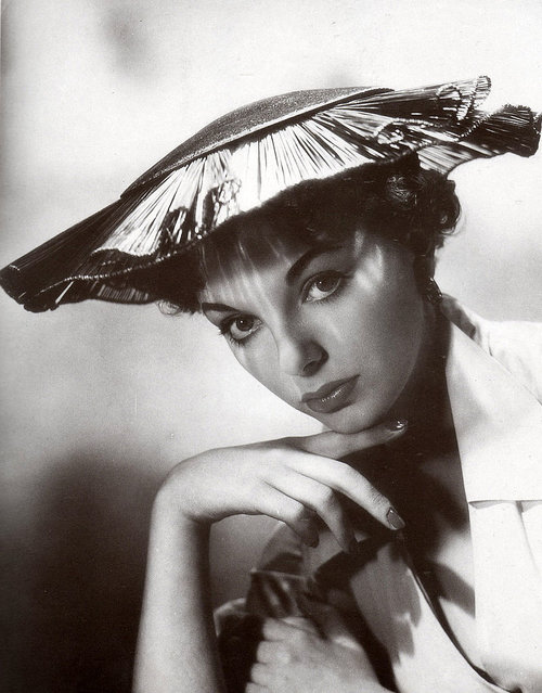 800px-Joan_Collins_1952.jpg