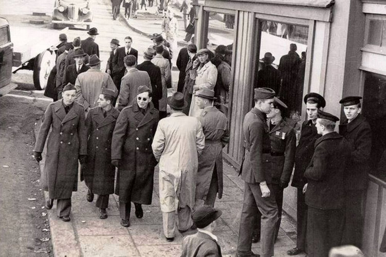 time-traveller-phone-iceland-wwii.jpg