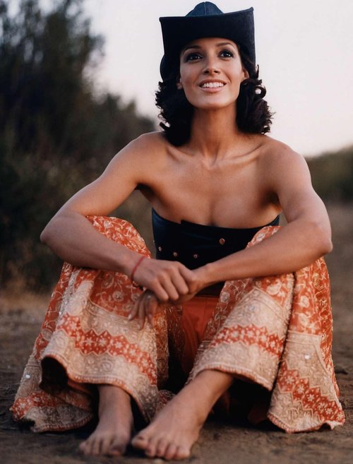 jennifer-beals-feet-4.jpg