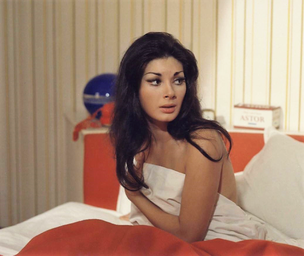 Edwige Fenech.png