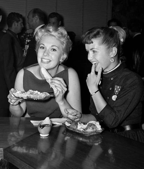 Kim Novak and Debbie Reynolds.jpg