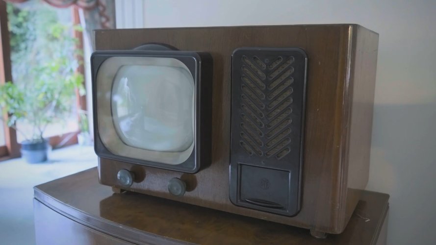 Retro Electro Workshop S01E09 Radiogram.mkv_snapshot_14.26.227.jpg