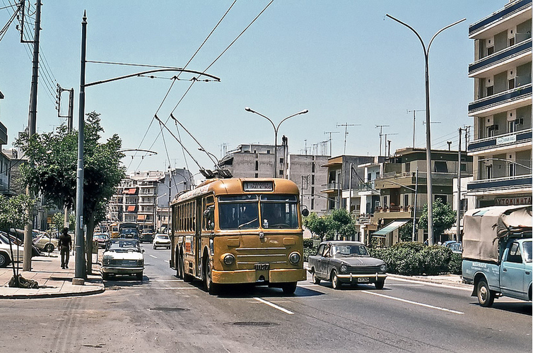 Athens June 1976 -Thisseos by David Rostance.PNG