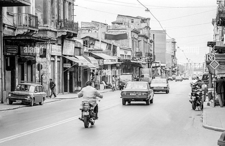 le-quartier-de-monastiraki-d-athenes-en-1986-jpeybf.jpg