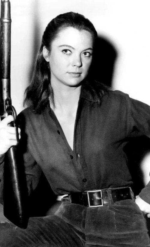 Louise_Fletcher_1959.JPG~2.jpg