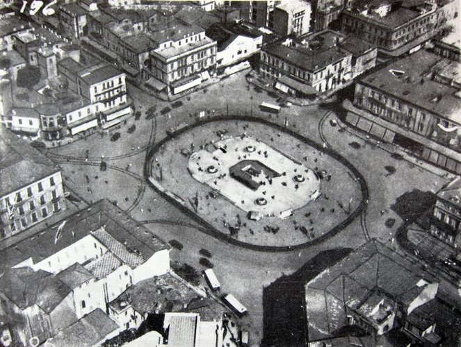 The_Omonia_square_in_Athens,_1932.jpg