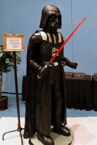 Darth-Vader-Cake-470x704.jpg