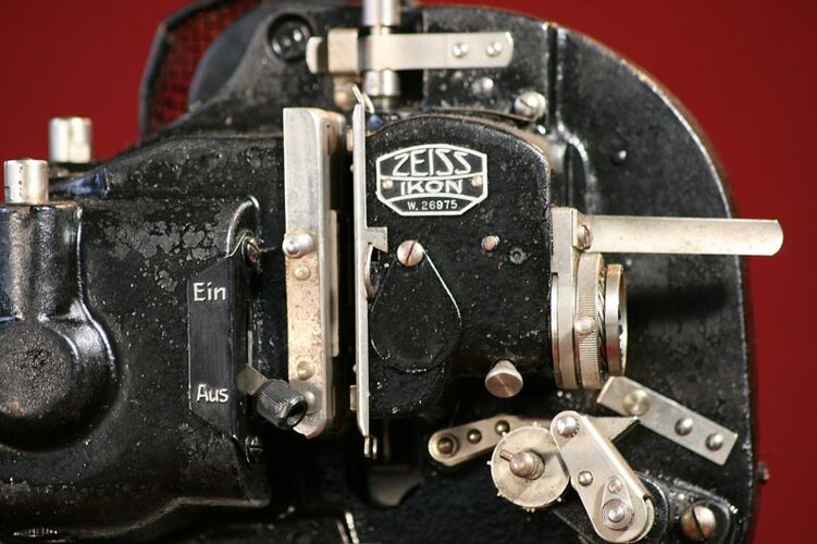 popup_Zeiss-Ikon_Kinox_1.jpg