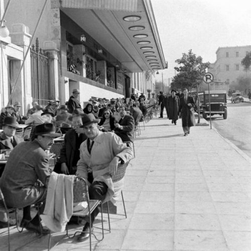 Athens Syntagma January1948 Dimitri Kessel.jpg