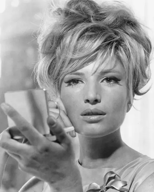 monica-vitti-modesty-blaise-makeup-mirror.webp