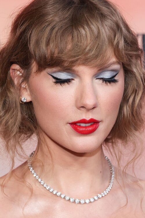 fashion-highlight-taylor-swifts-makeup-v0-h03nwinpgb9c1.jpg