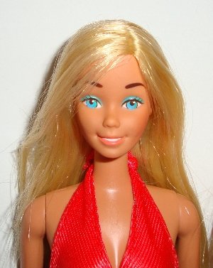 1975 Malibu Barbie with Superstar face (face).JPG
