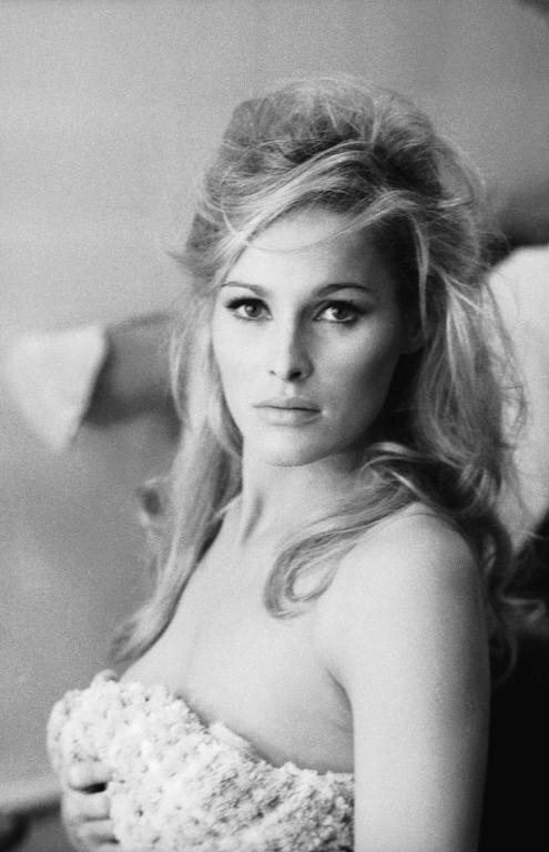 Ursula-Andress (1).jpg