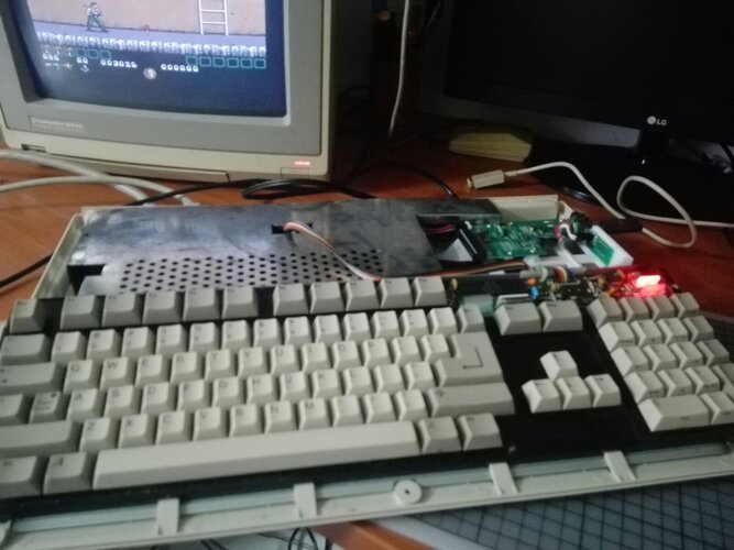 amiga_open1.jpg amiga_open1.jpg