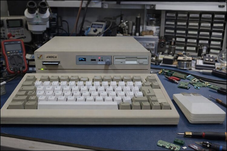 amiga1600.jpg