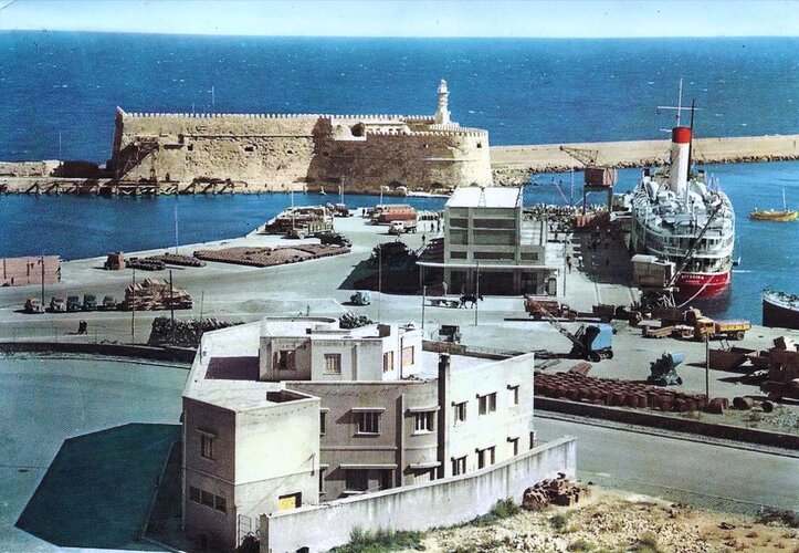 Crete Herakleion Harbour Old.jpg