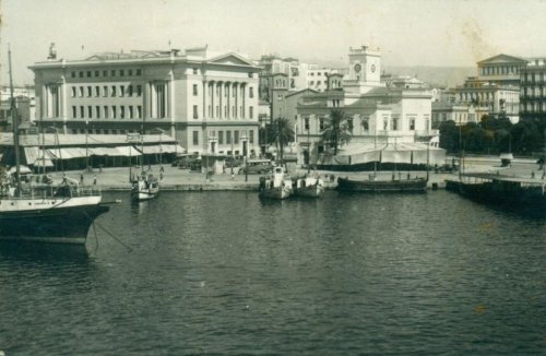 Pireus c.1936 From Sea.jpg