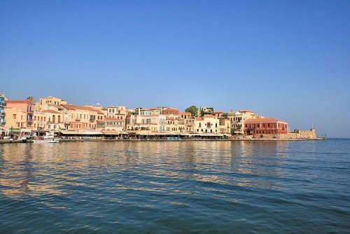 800px-Chania_-_Venetian_harbor_1.jpg