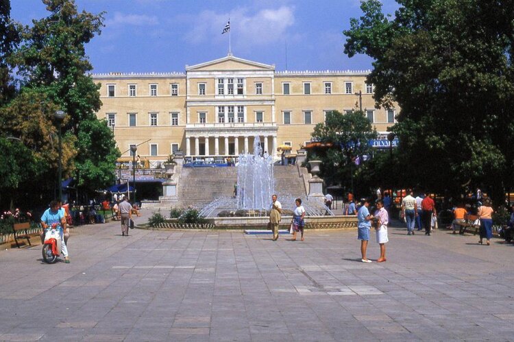 Athens Syntagma Sqr. 1987 by Mark Noordink.jpg