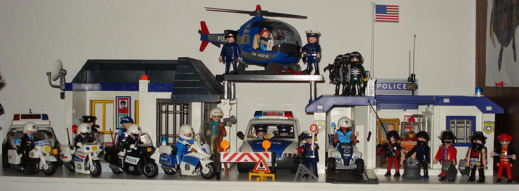 PLAYMOBIL Police Force.jpg