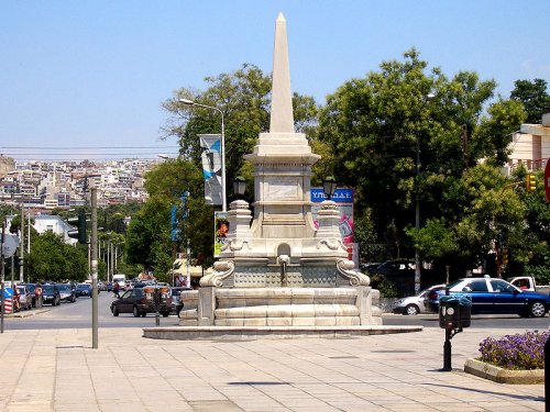 800px-Fountain_Square_Salonica_1.jpg