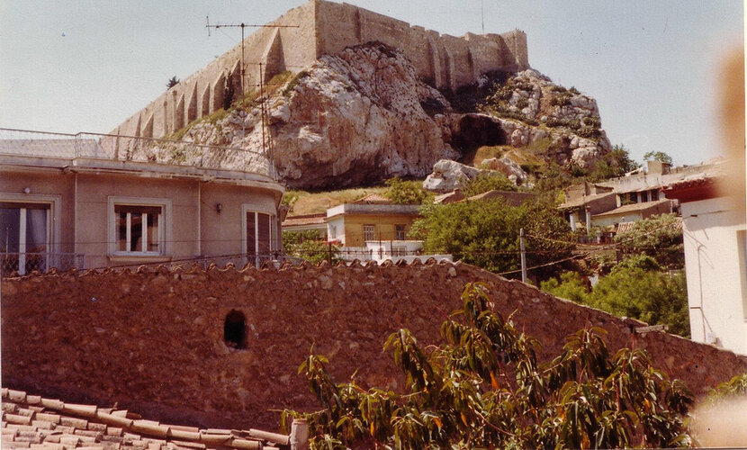 Athens Plaka 1979 by jan willemsen.jpg