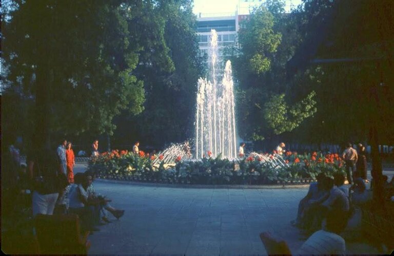 Athens Syntagma 22-8-1977 by Joel Katckoff.jpg