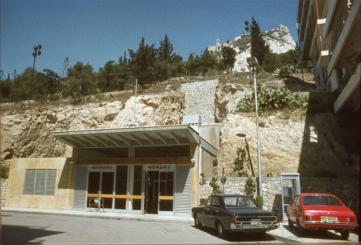 Athens Lycavittos April 1977 by Reinhard Clasen.jpg