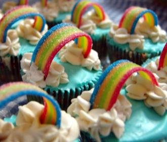 Somewhere-Over-the-Rainbow-Cupcakes.jpg