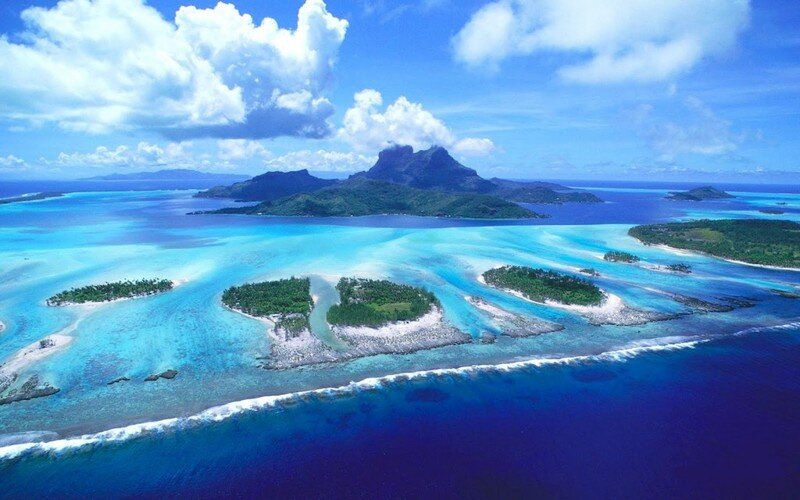 awesome_look_on_reefs_od_bora_bora_beach_wallpap.jpg